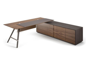 Деревянный исполнительный стол с ящиками