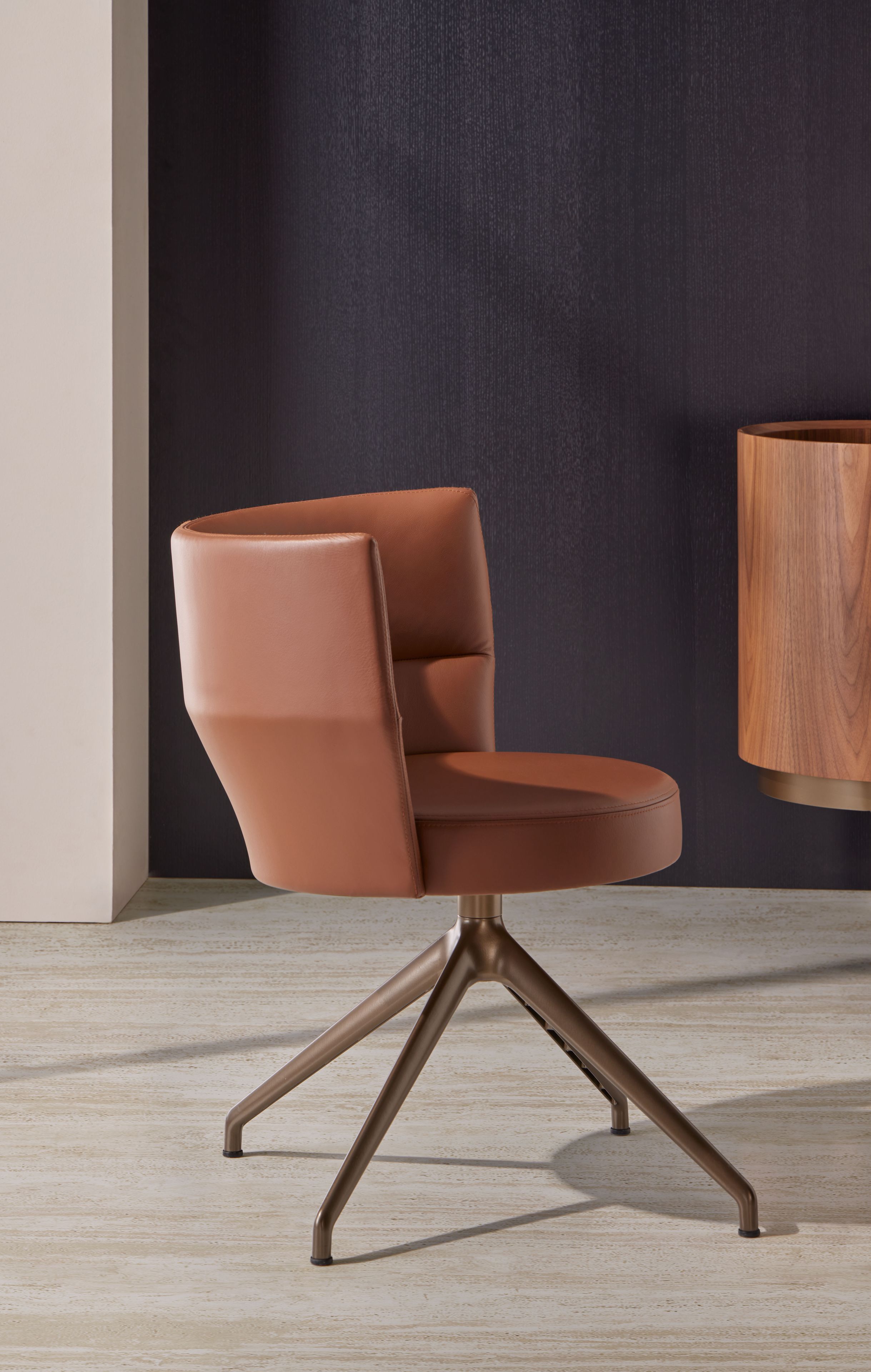 Мягкий стул с подлокотниками Punt Sena ARCH-00005061