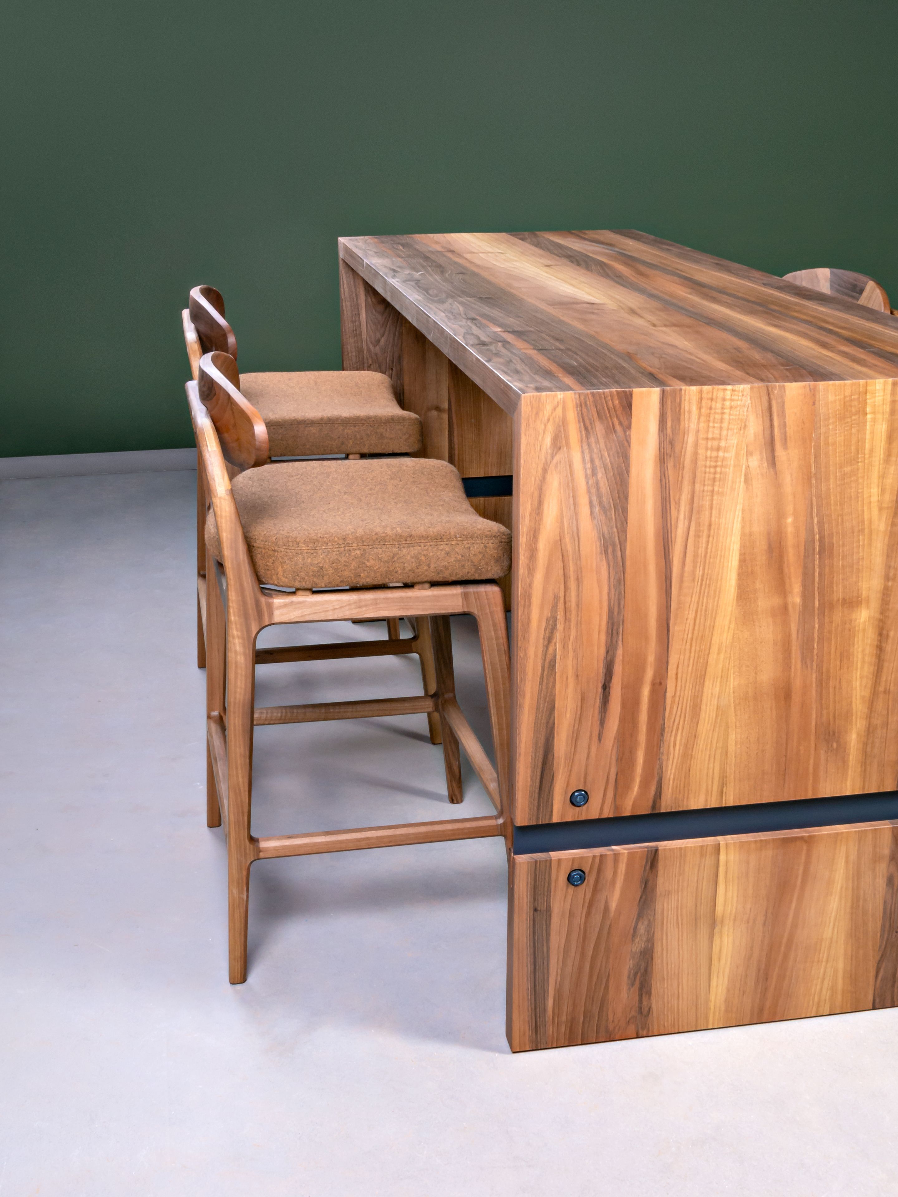 Высокий прямоугольный стол из массива дерева для контракта HOOKL und STOOL CLOVER ARCH-00136619 - Вид №8