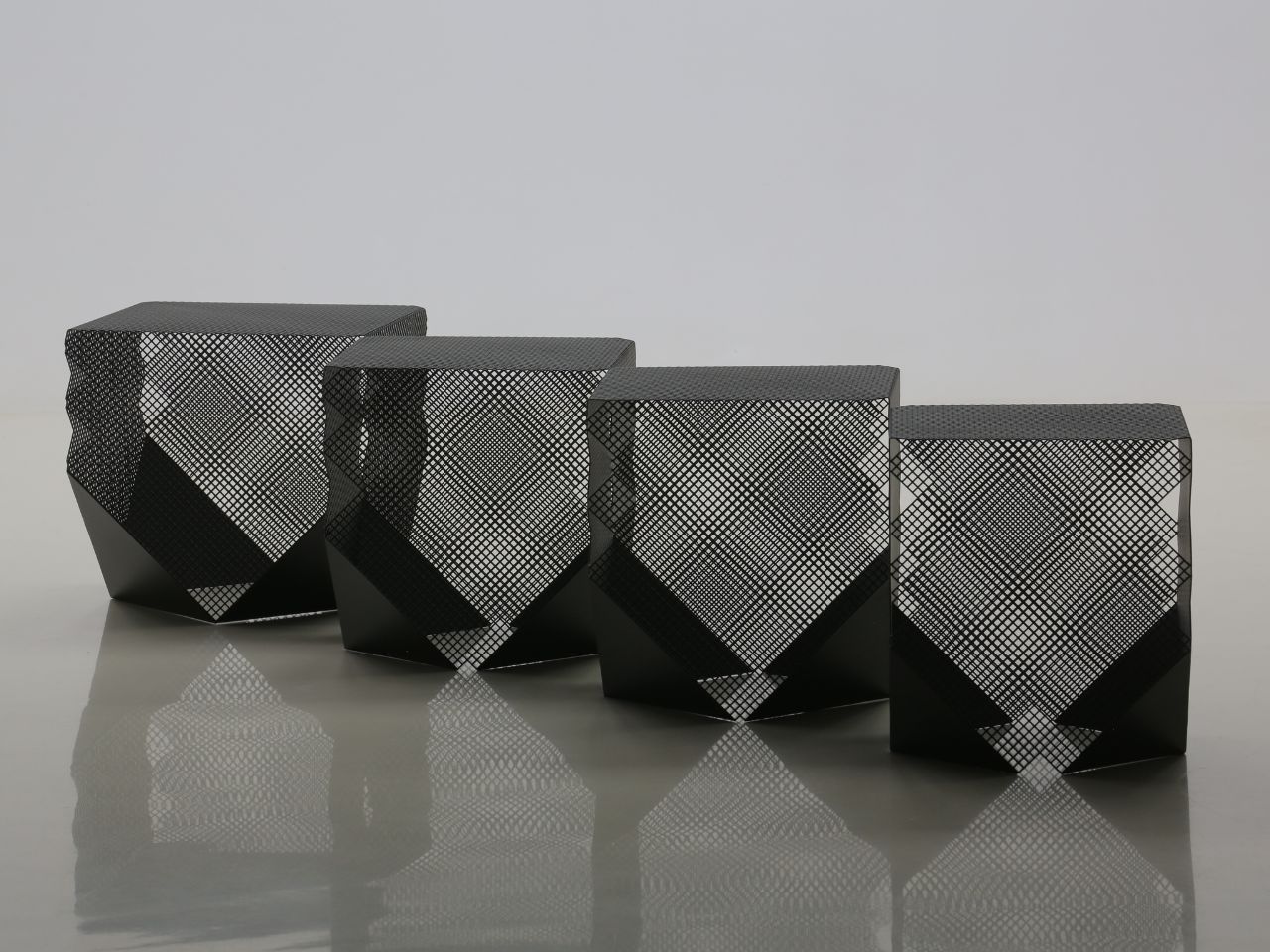 Квадратный журнальный столик из нержавеющей стали LO Contemporary CUDDLE ARCH-00002580 - Вид №1