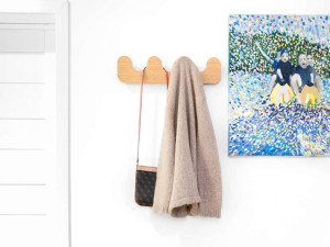 Настенная вешалка