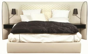 Roche Bobois Двуспальная кровать из кожи с тафтинговым изголовьем