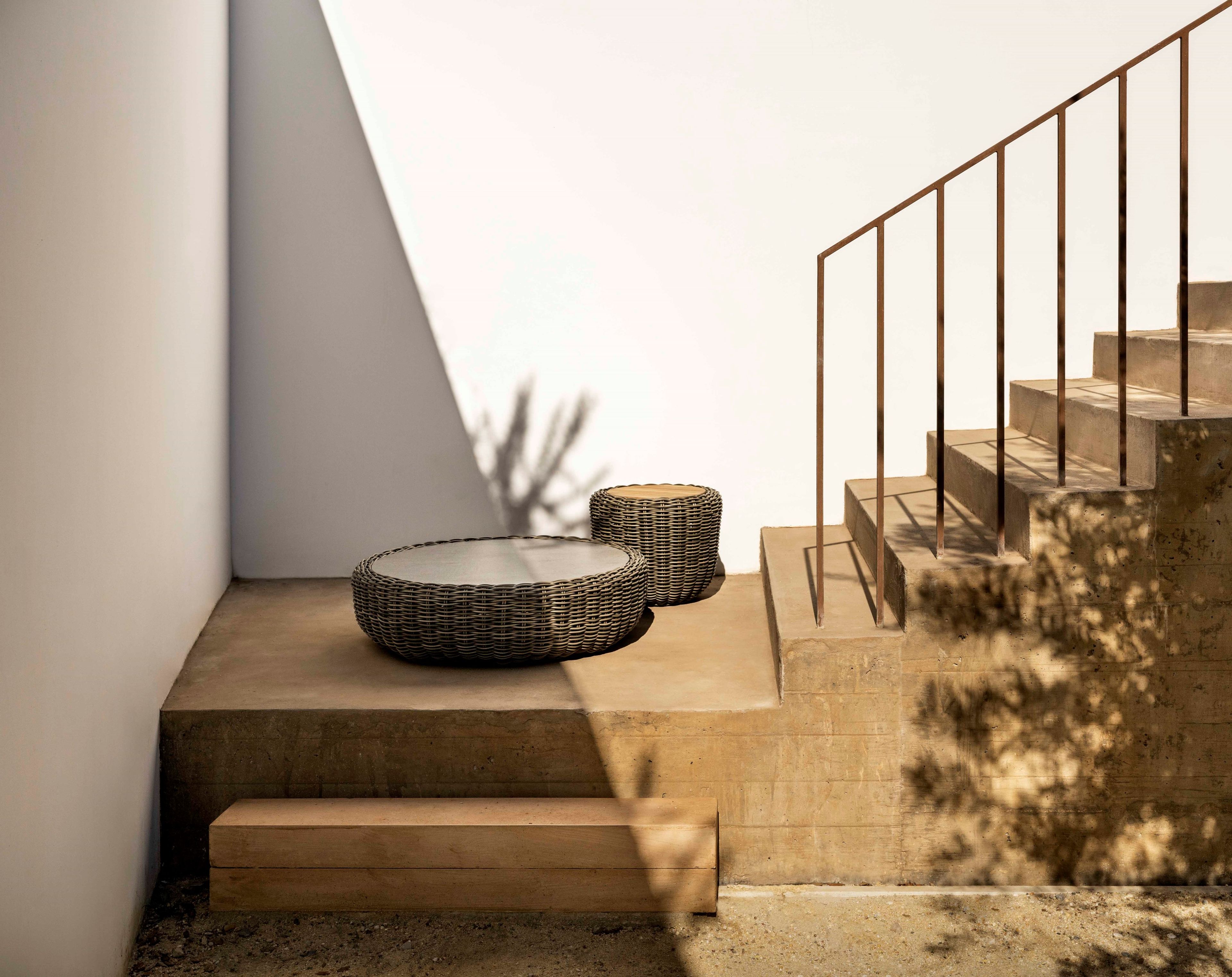 Плетеный круглый низкий садовый столик Jardinico Tugu ARCH-00094466 - Вид №7