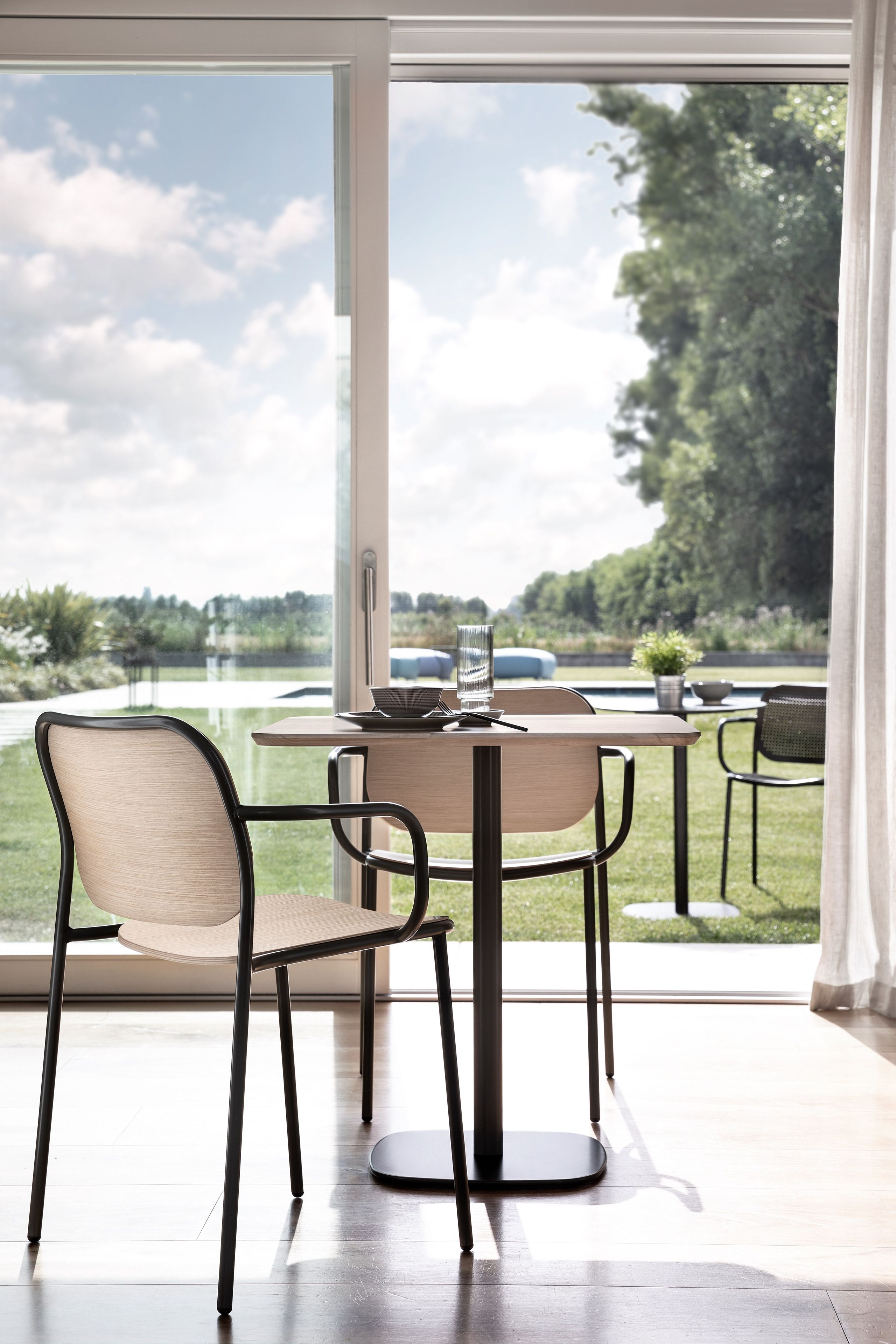 Металлический штабелируемый стул с подлокотниками TrabA' Metis ARCH-00124540 - Вид №4