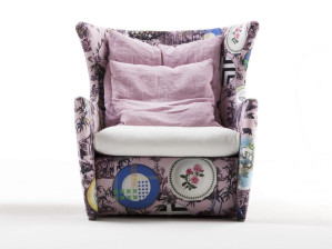 Кресло с подлокотниками