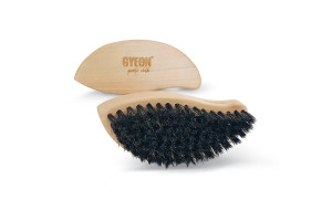 18423901 Щетка для деликатной очистки кожи Q2M LeatherBrush из конского волоса GYQ531 Gyeon