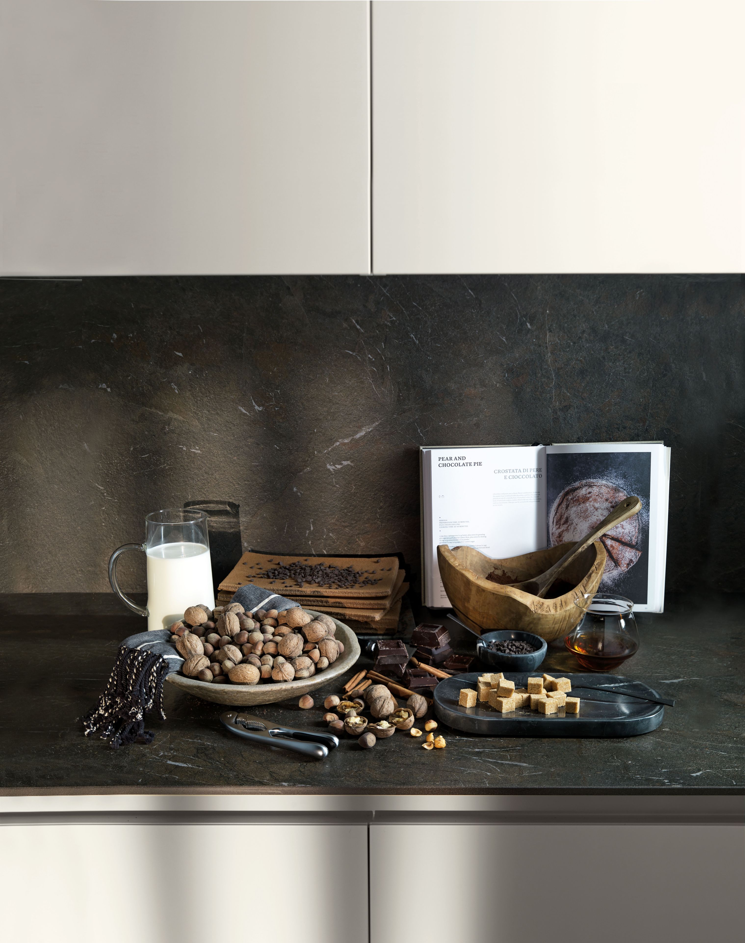 Встроенная кухня с островом без ручек Euromobil Lain ARCH-00034999 - Вид №1