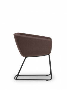 AA5095 Маленькое кресло с низкой спинкой, стальная основа салазок True Design Arca