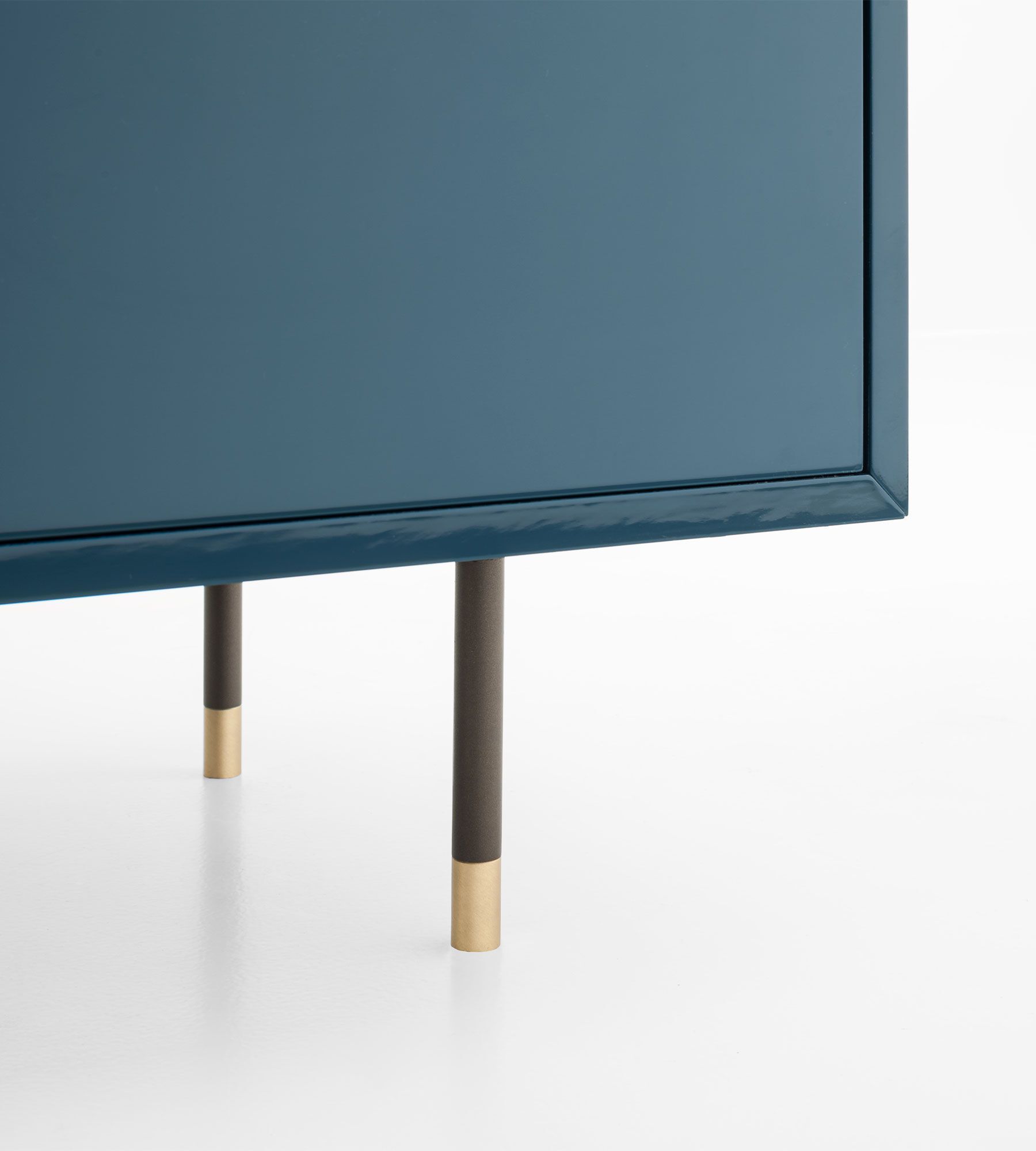 Деревянный шкаф с распашными дверцами Morica Design Enjoy ARCH-00049763 - Вид №1