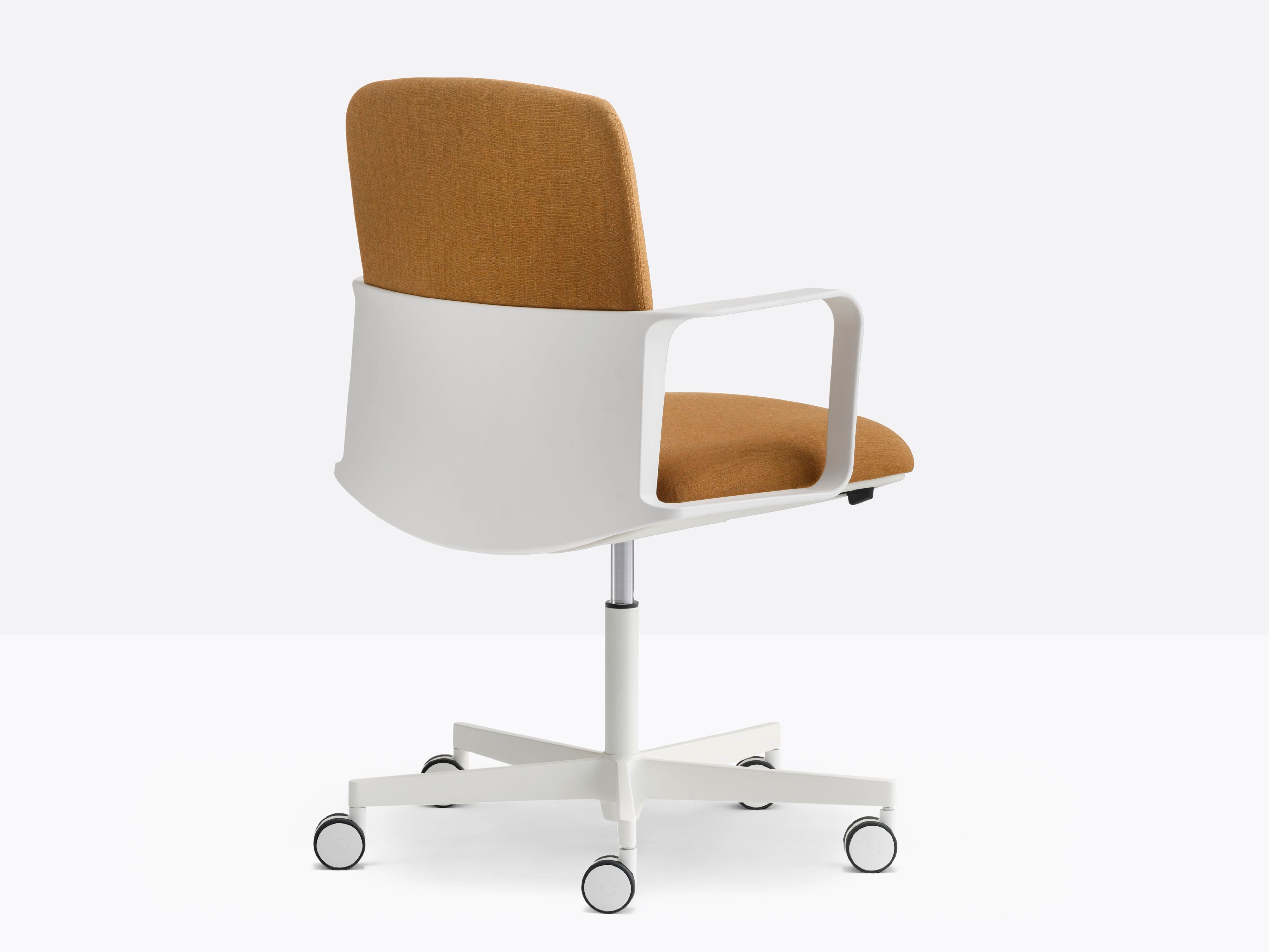 Тканевый регулируемый по высоте рабочий офисный стул с колесами Pedrali Temps ARCH-00048913 - Вид №4