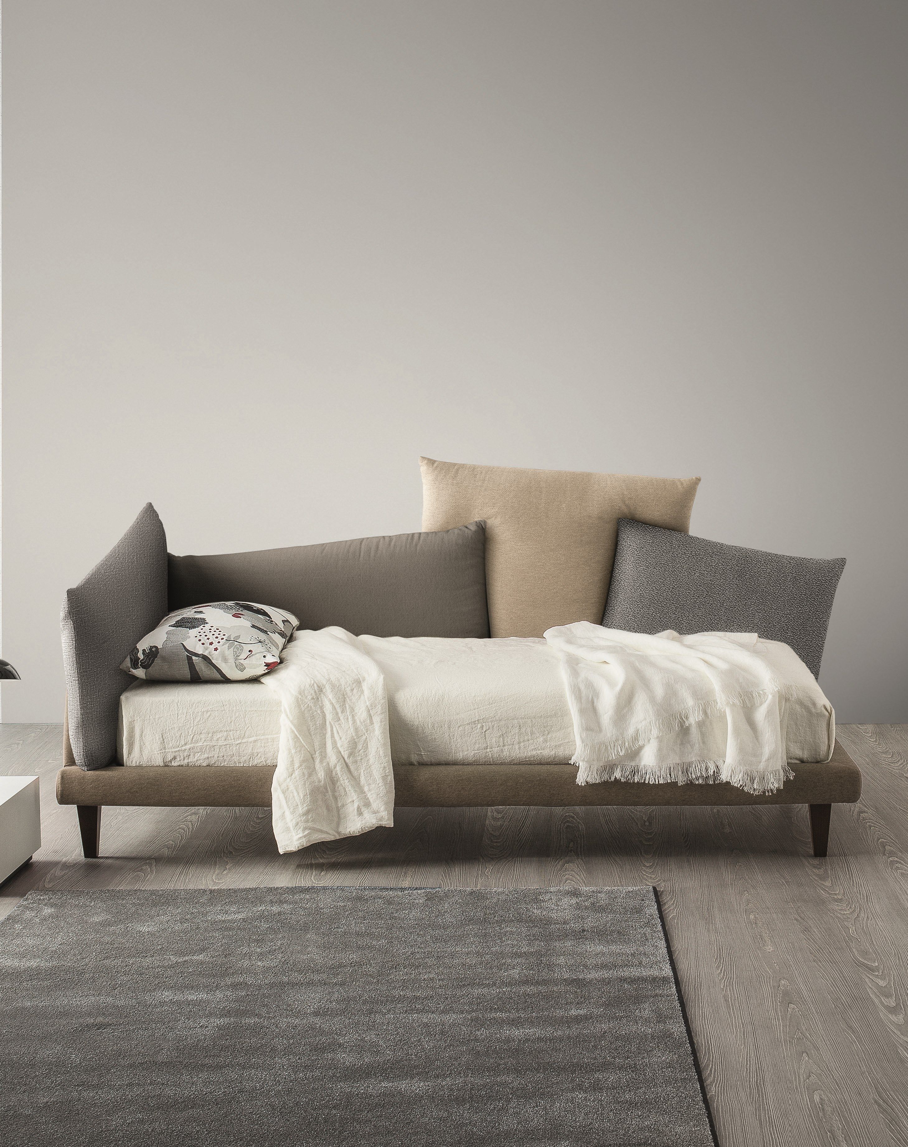 Тканевая кровать с мягким изголовьем BONALDO Picabia ARCH-00040003 - Вид №1