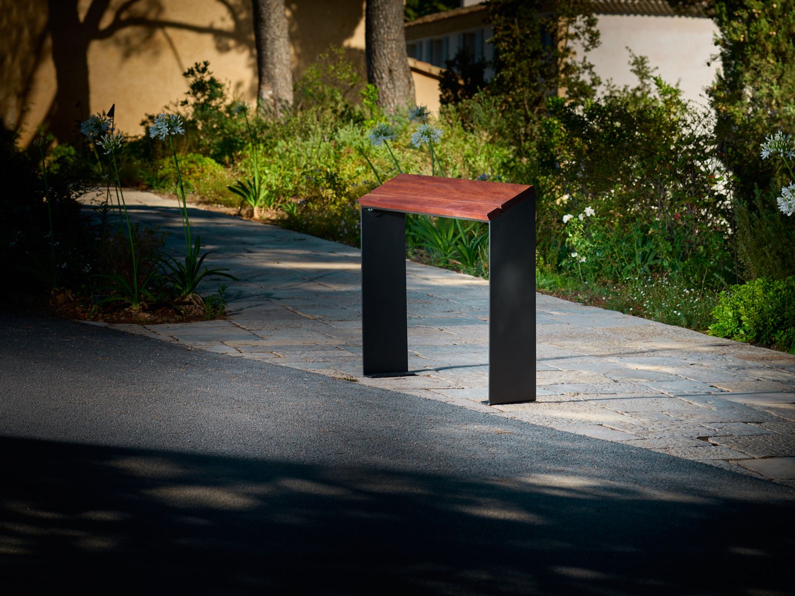 Стальное и деревянное общественное пространство пюпитр CYRIA Pysa ARCH-00005450 - Вид №1