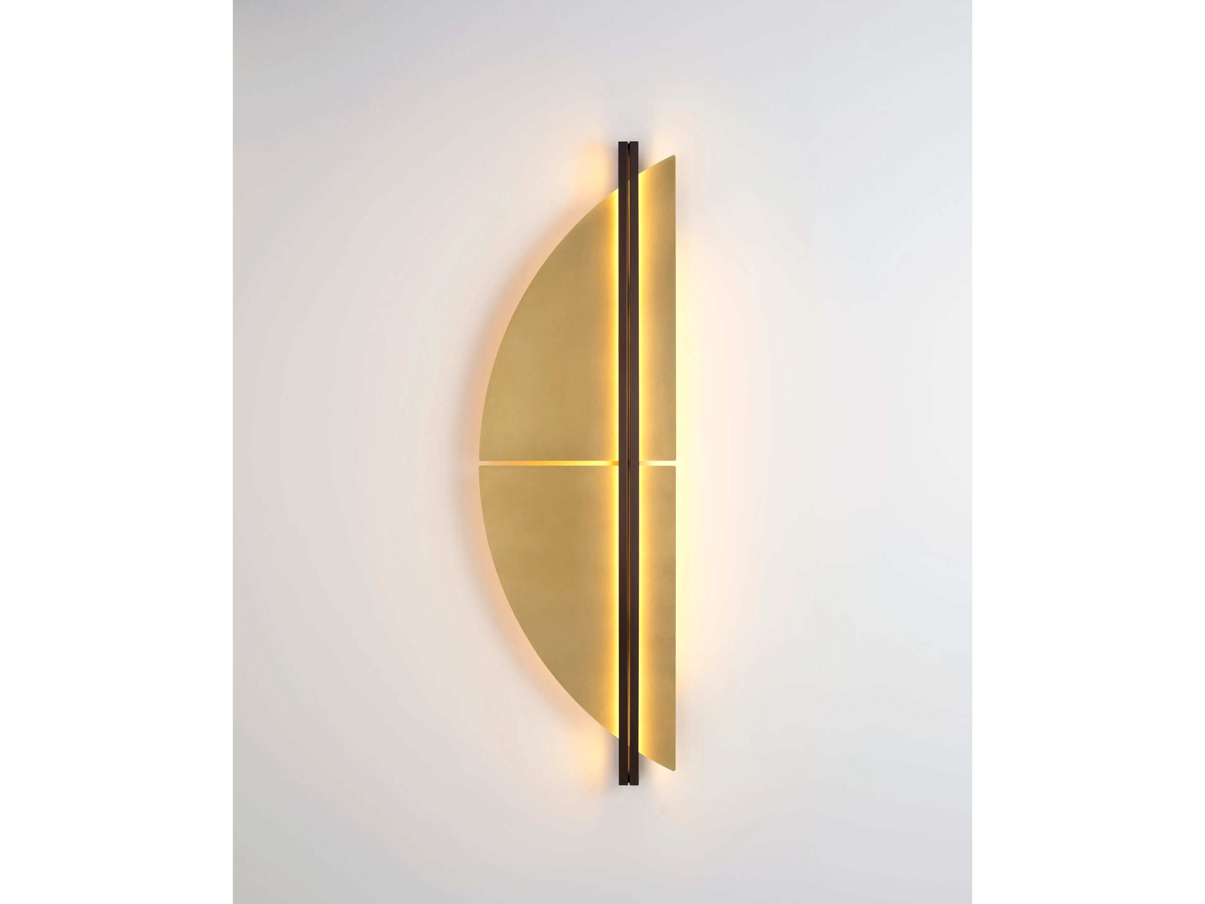 Латунный светодиодный настенный светильник CVL Luminaires Strate ARCH-00022067 - Вид №1