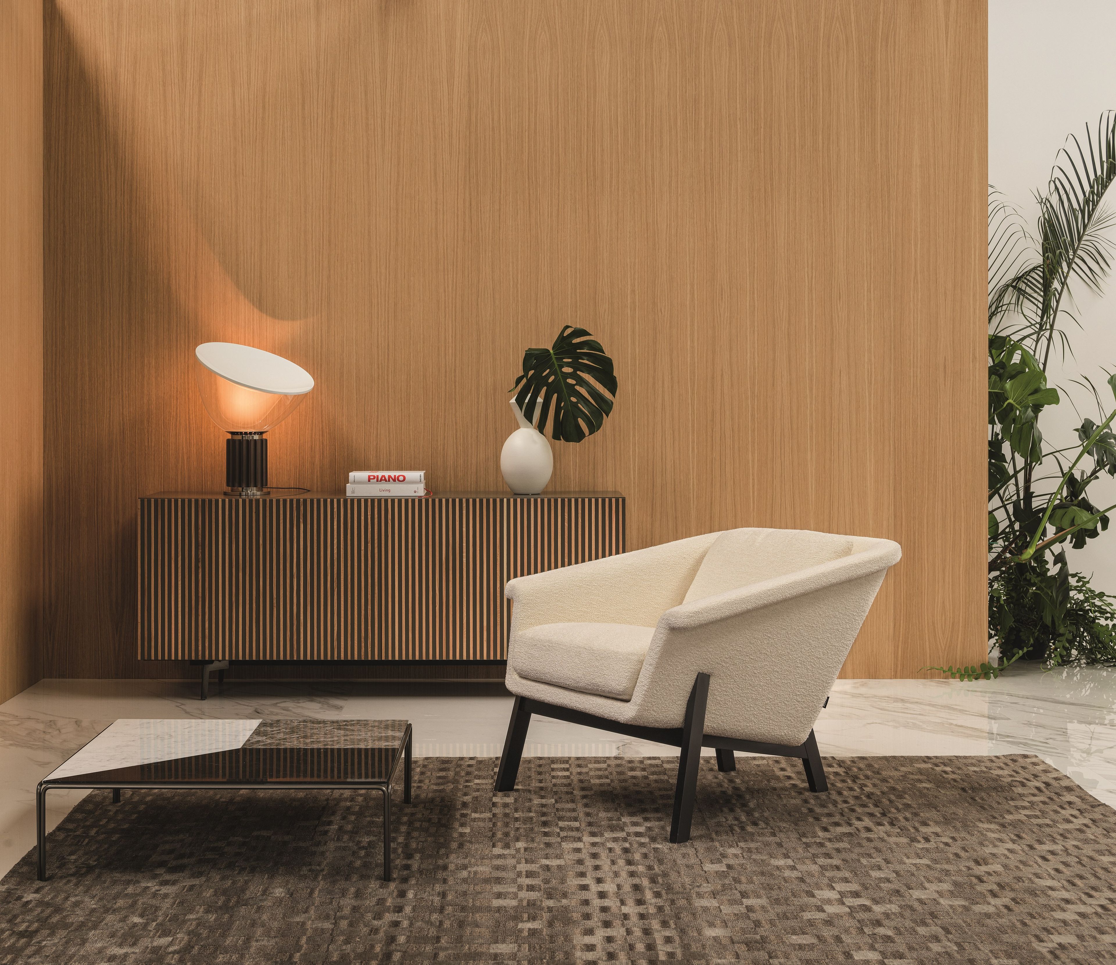 Кресло из ткани или кожи с подлокотниками Casamania & Horm Sienna ARCH-00125247 - Вид №1