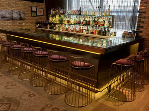 Высокий стул со спинкой