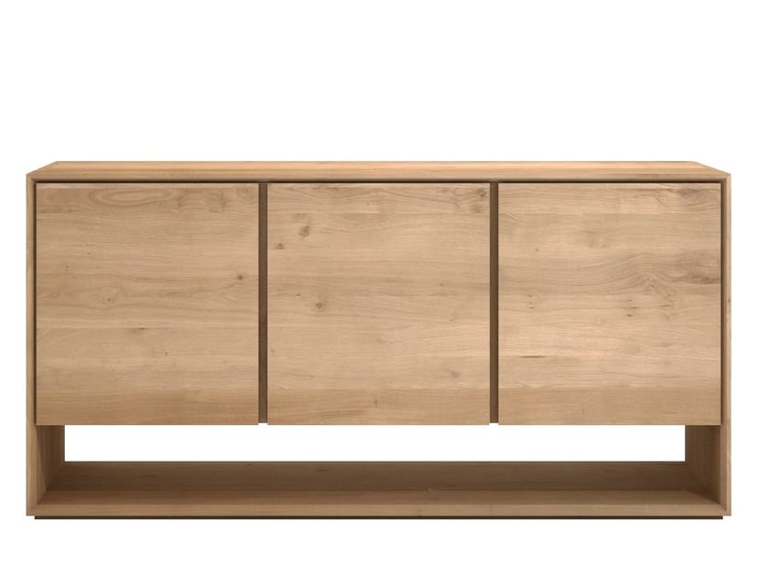 Шкаф из дуба с распашными дверями Ethnicraft Nordic ARCH-00040871