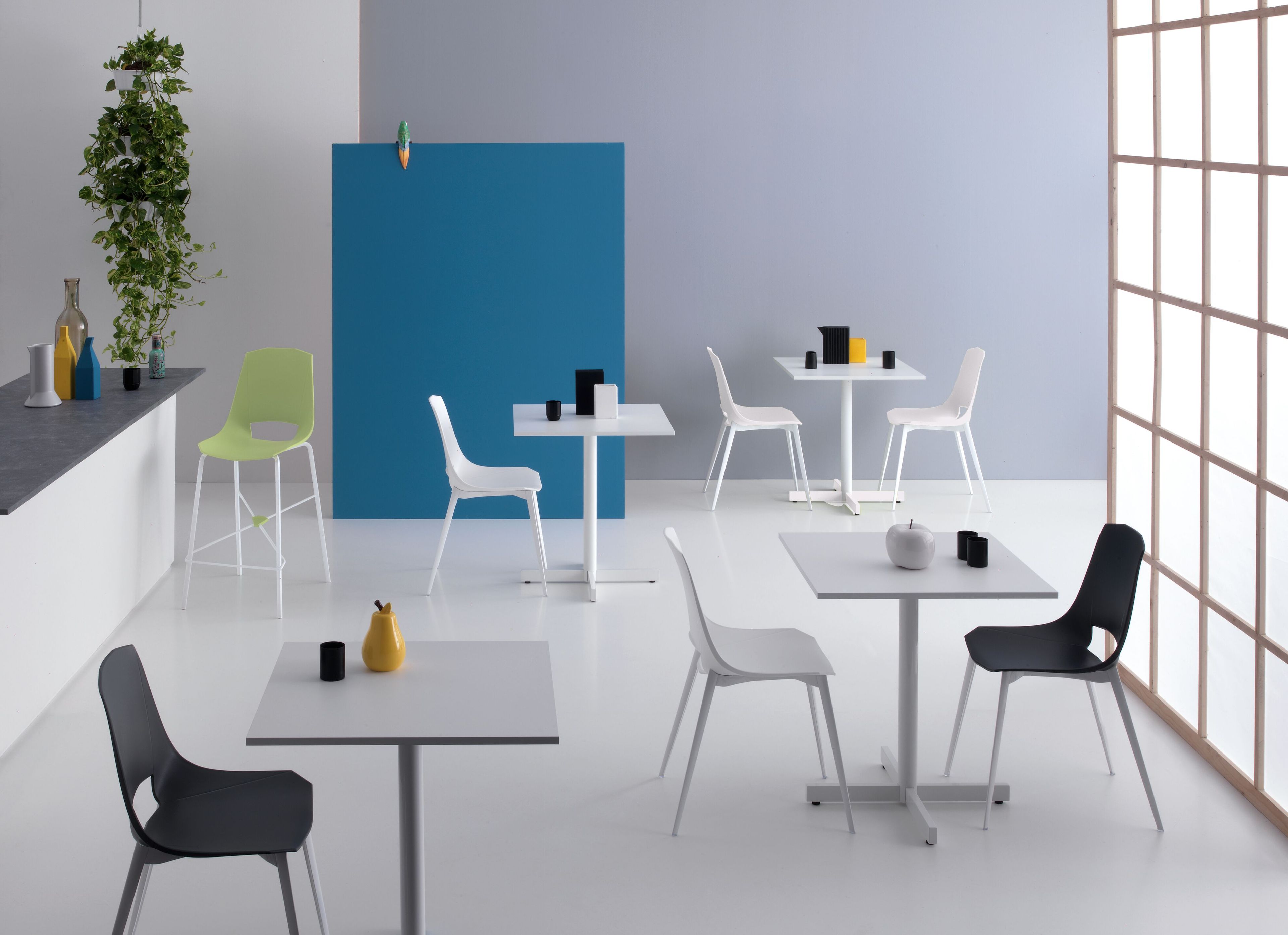 Квадратный стол для контракта на основе спиц Pointhouse BISTROT ARCH-00052824