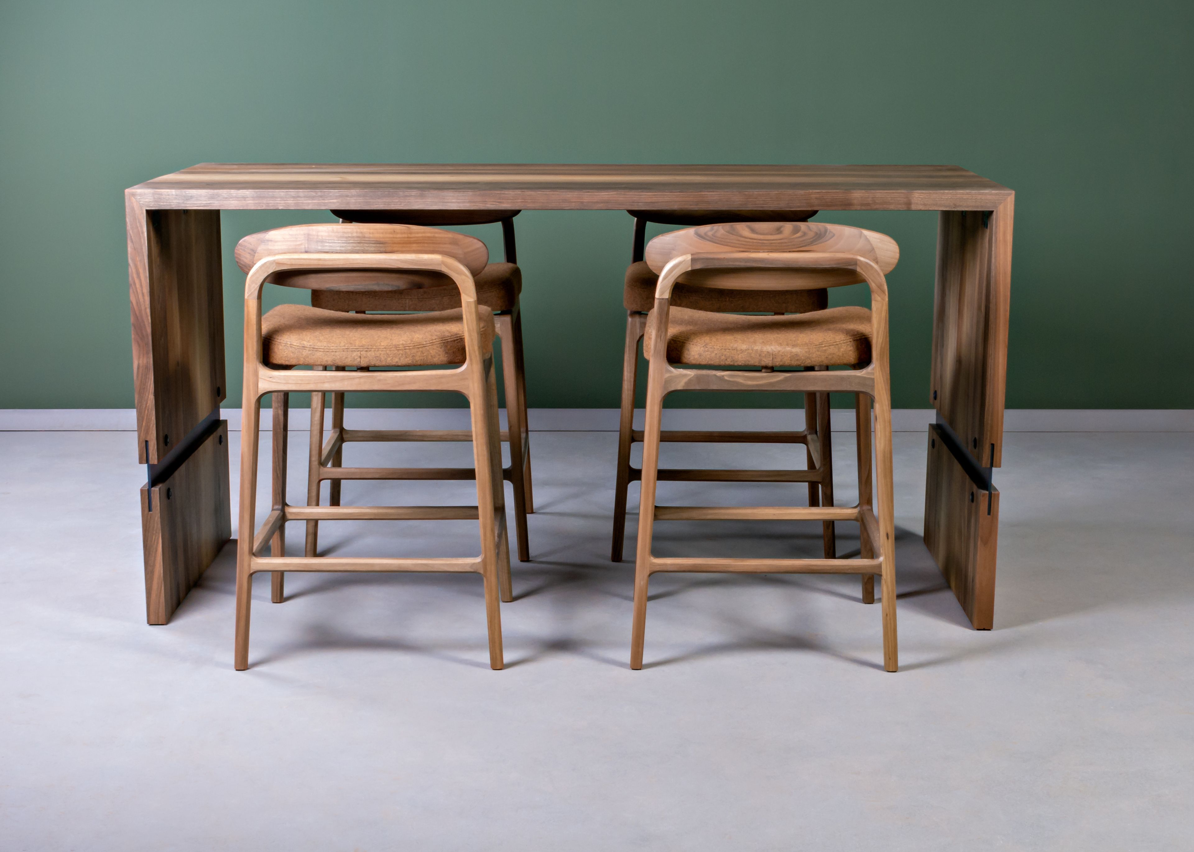 Высокий прямоугольный стол из массива дерева для контракта HOOKL und STOOL CLOVER ARCH-00136619 - Вид №1