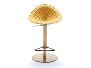 Высокий кожаный стул