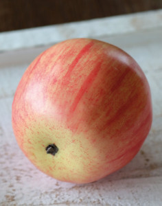 7102 403 a3 Декоративное яблоко, 7 см, красно-желтое H-andreas