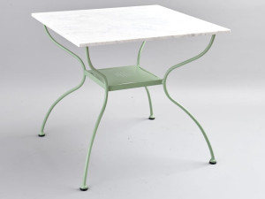 Квадратный садовый стол