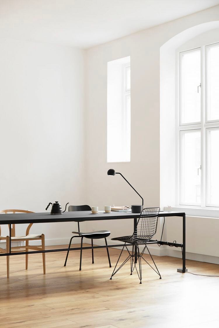 Металлическая настольная лампа со встроенным беспроводным зарядным устройством Marzais Créations Harper ARCH-00043744 - Вид №1