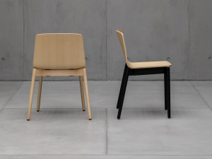 Штабелируемый стул из массива дерева