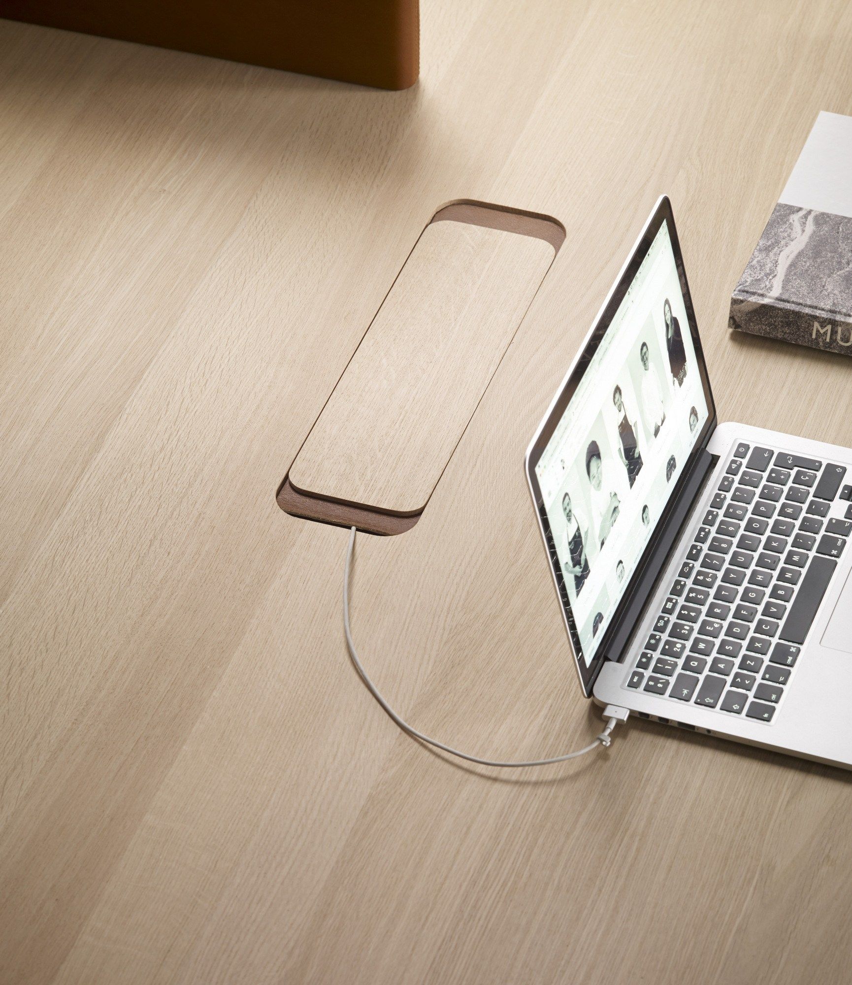 Прямоугольный стол для совещаний из дуба с системой люверсов ALKI Heldu ARCH-00015502 - Вид №3