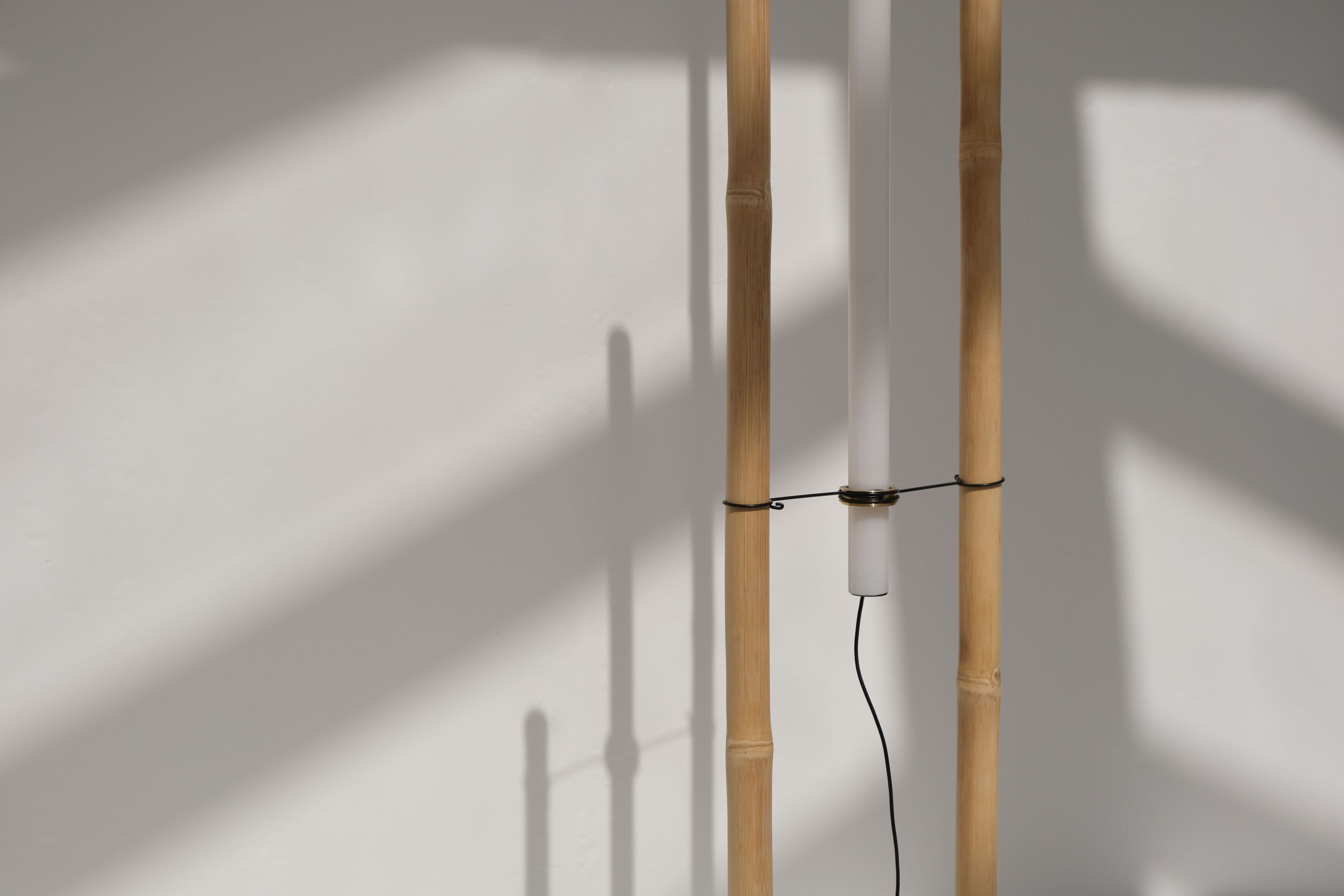 Светодиодный торшер из боросиликатного стекла и бамбука Michael Anastassiades TA-KE 2 ARCH-00136958 - Вид №2