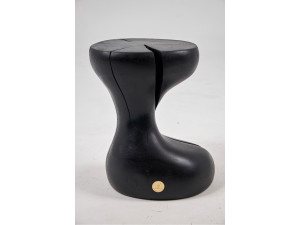 Журнальный столик из грецкого ореха