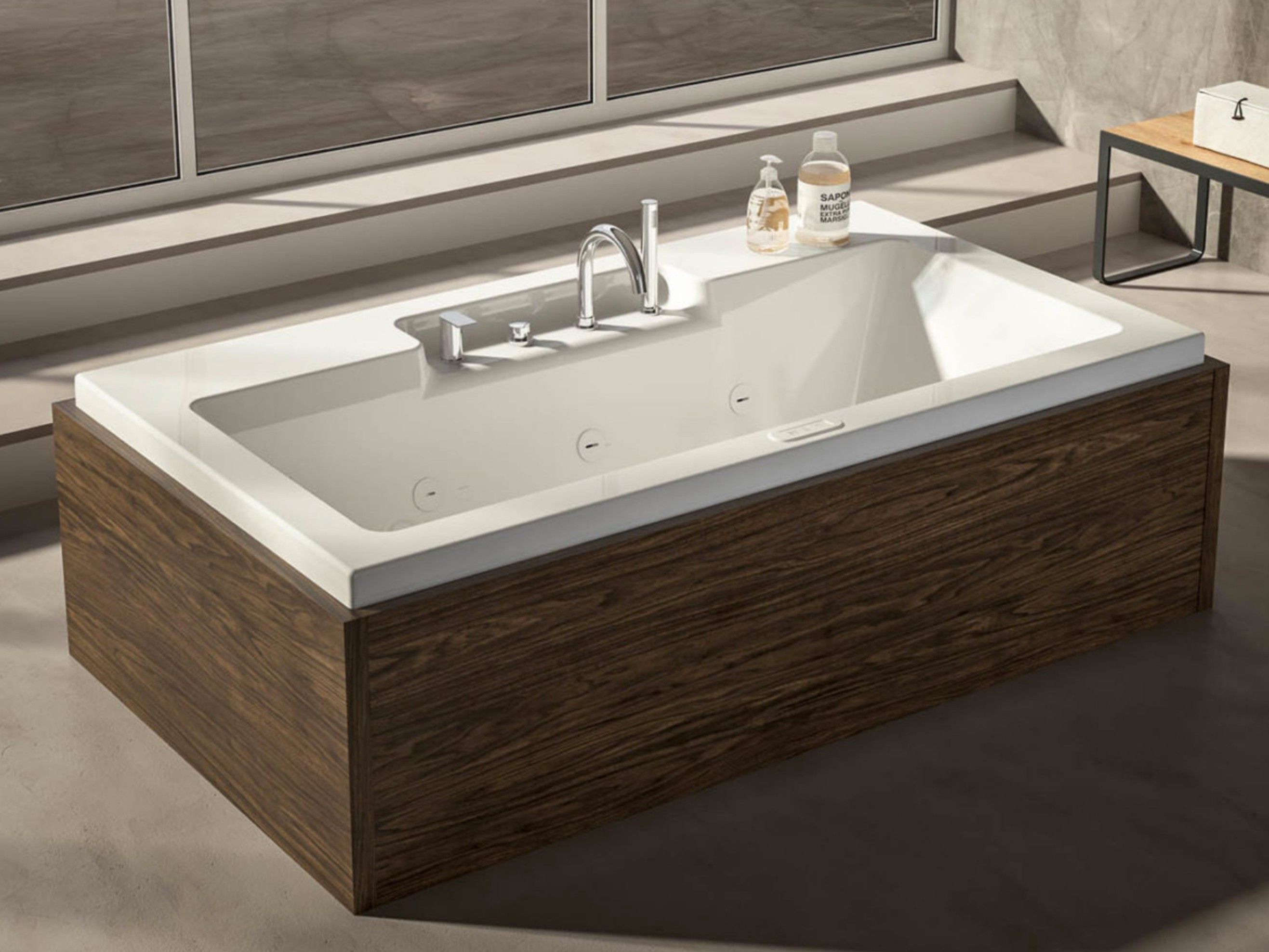 Прямоугольная ванна в центре комнаты с джакузи Albatros Soreha ARCH-00117854