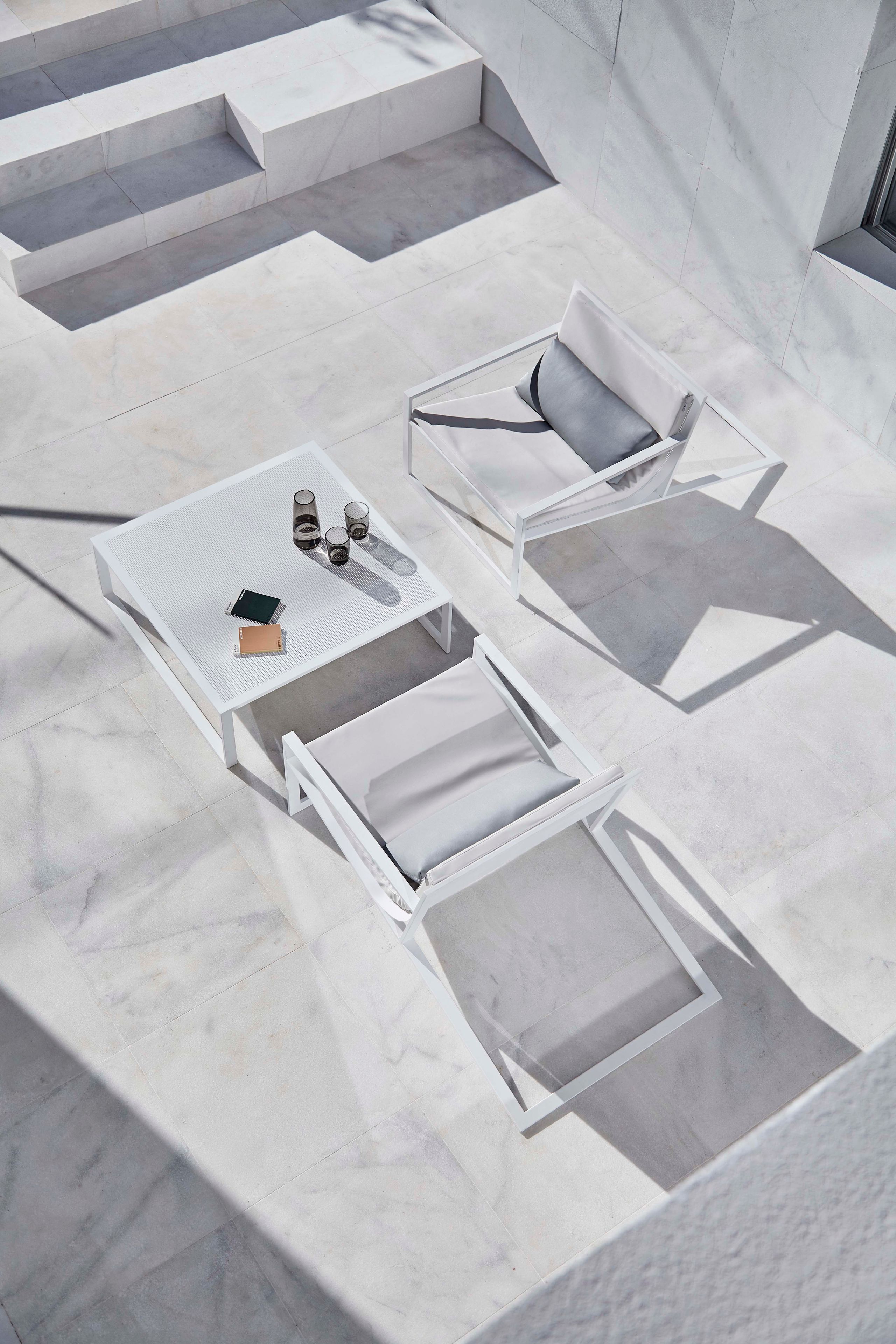 Термолаккированный алюминиевый квадратный журнальный столик GANDIABLASCO Blau ARCH-00002349 - Вид №2