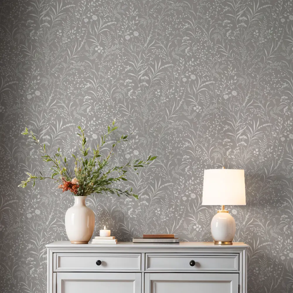 WALLSECRET Scandy: серые флизелиновые обои с ботаническим принтом 89395589 STLM-1508070 - Вид №4