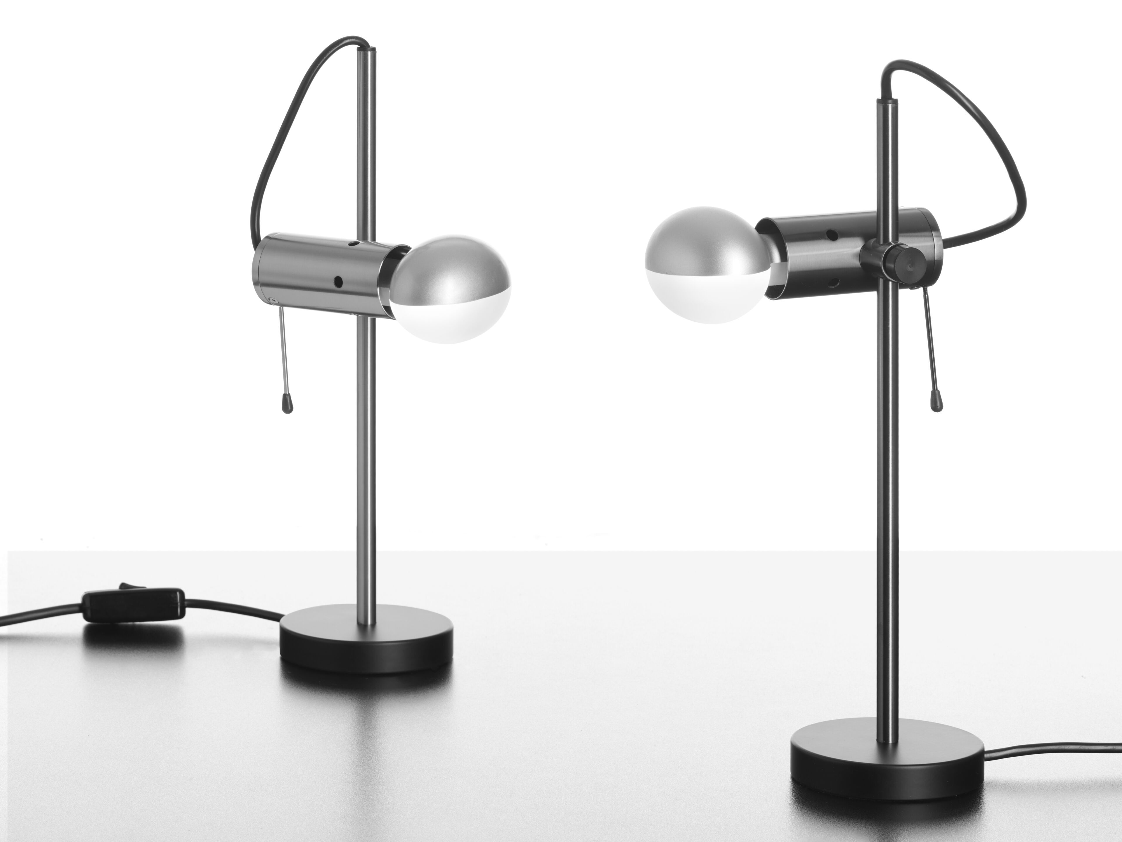 Регулируемая металлическая настольная лампа Oluce Agnoli ARCH-00077752