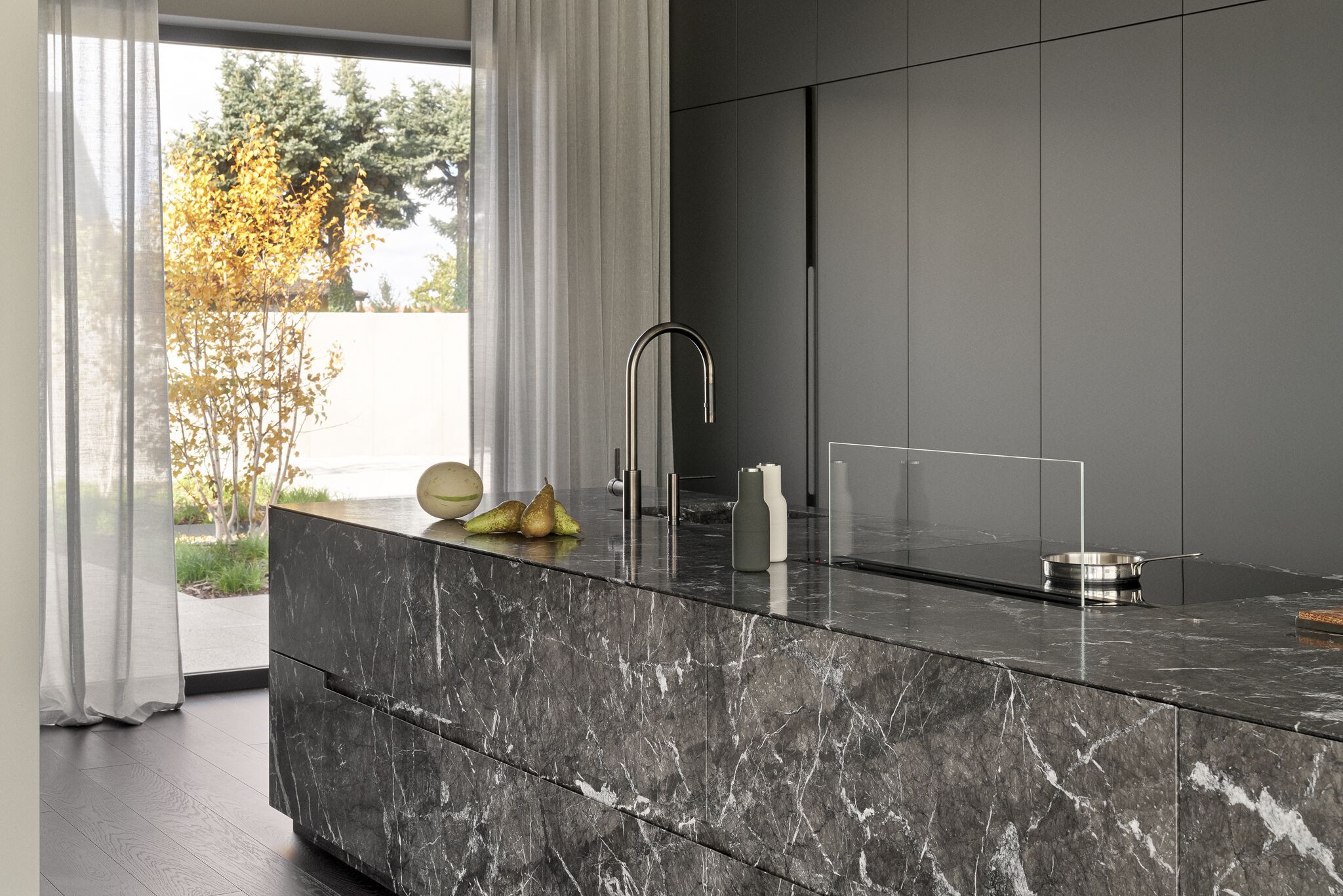 Кухня с островом на заказ из дерева и камня Zajc Monolith ARCH-00020432 - Вид №5