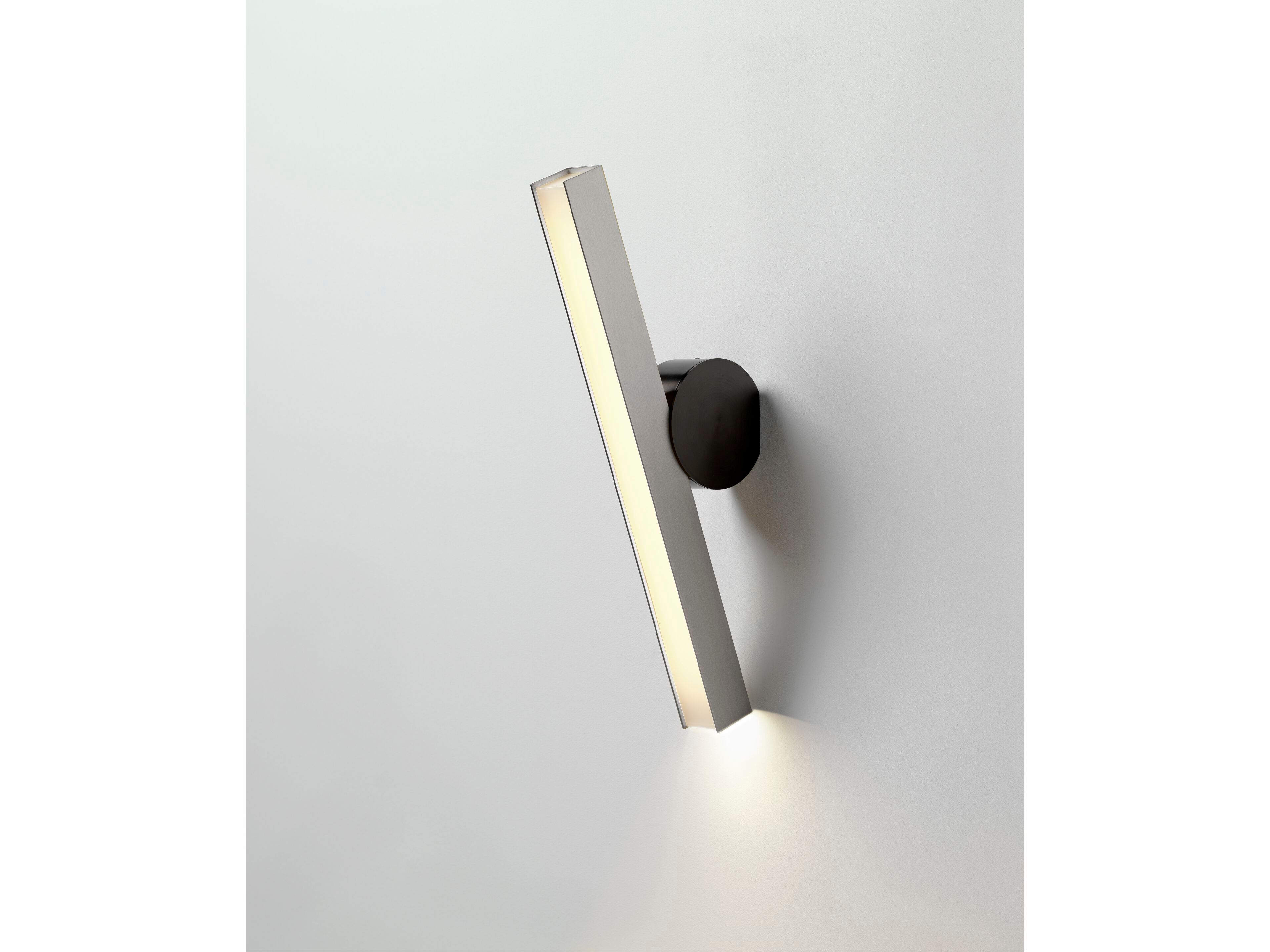 Латунный настенный светильник для ванной комнаты CVL Luminaires Calé(e) ARCH-00085086 - Вид №4