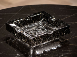 Выдувная хрустальная пепельница