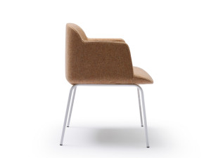 Мягкий стул с подлокотниками