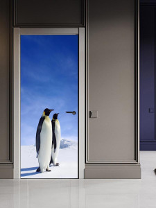90225028 Наклейка интерьерная на дверь "Два Пингвина в Антарктиде" самоклеящаяся 80х200 см STLM-0138838 МЕЧТАТЕЛЬ ДИЗАЙН