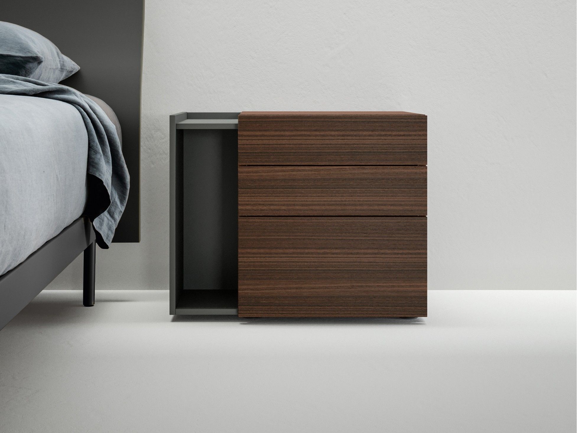 Деревянная прямоугольная тумбочка с ящиками Caccaro Filnox ARCH-00068715 - Вид №1