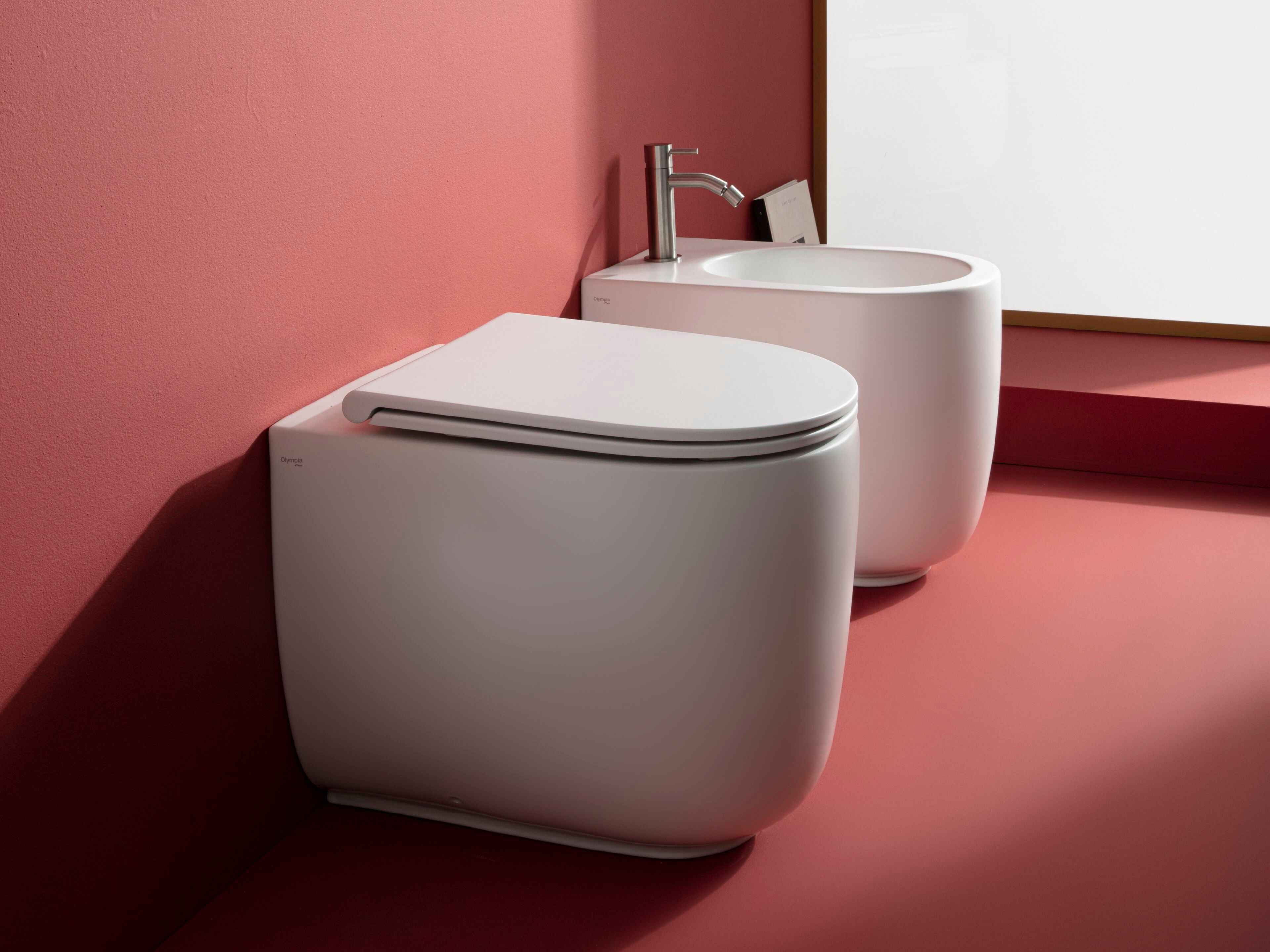 Туалет в оконном шкафу без бриды на полу Olympia Ceramica Milady ARCH-00059898 - Вид №1