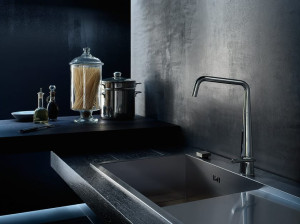 Смеситель для кухни с поворотным изливом