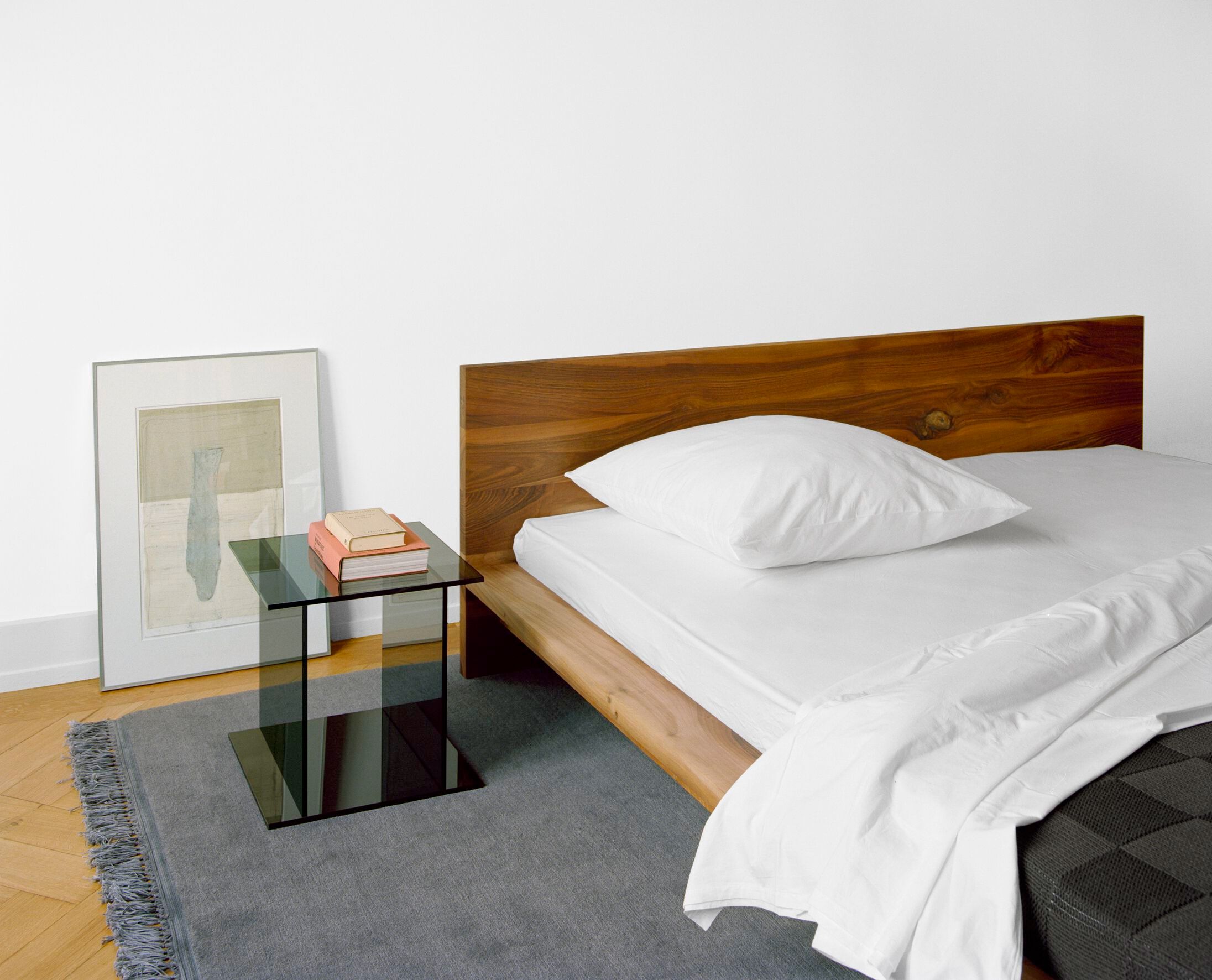 Двуспальная кровать из грецкого ореха e15 MO ARCH-00041510