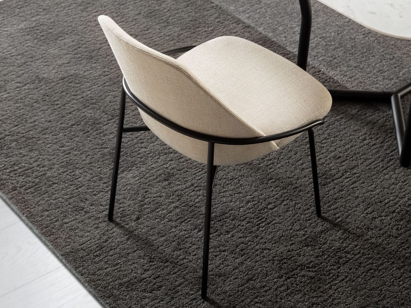 Мягкий стул из ткани BertO Джеки ARCH-00121849