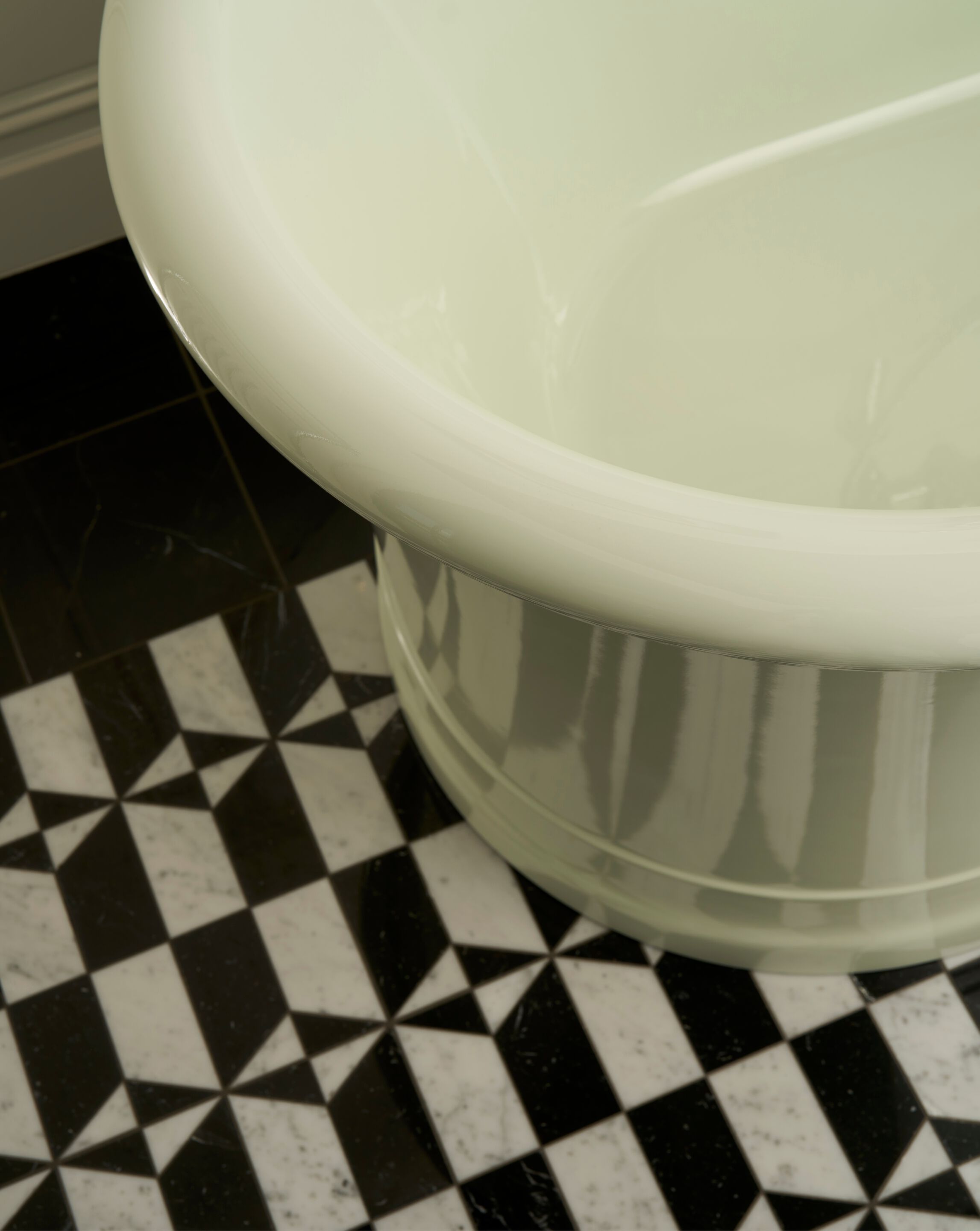 Овальная ванна в центре комнаты Devon&Devon CELINE PETITE ARCH-00034014 - Вид №1