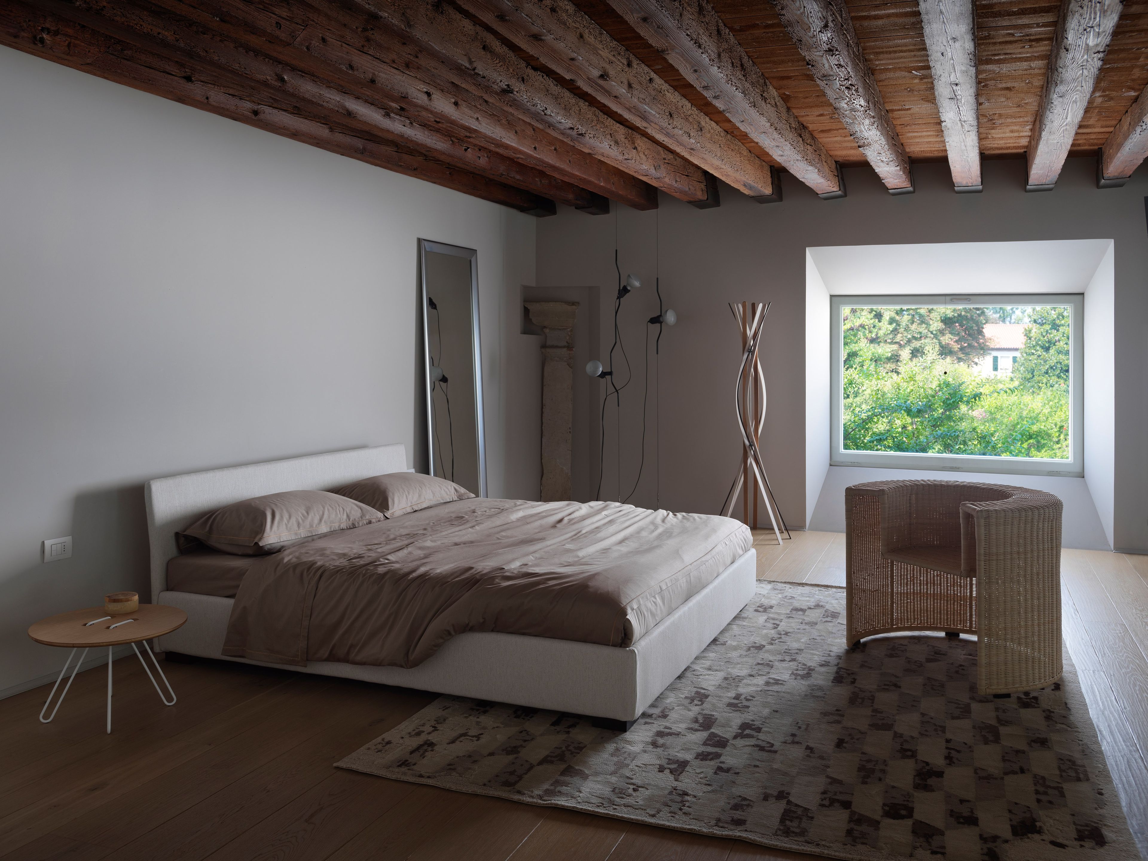 Низкий круглый стол из дуба Casamania & Horm Twine T ARCH-00133166 - Вид №5