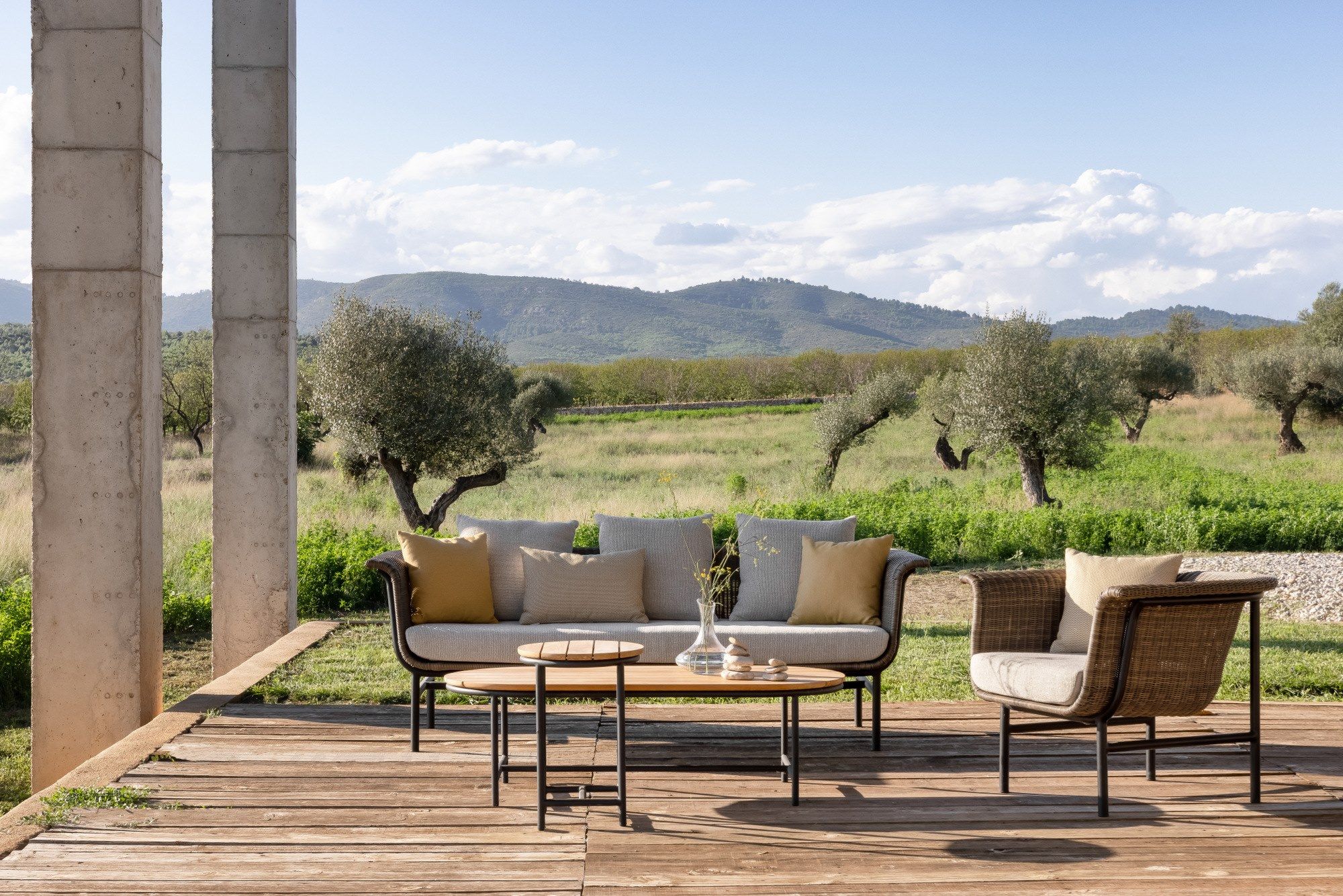 Алюминиевый и деревянный овальный низкий садовый столик Vincent sheppard Wicked ARCH-00102242 - Вид №1