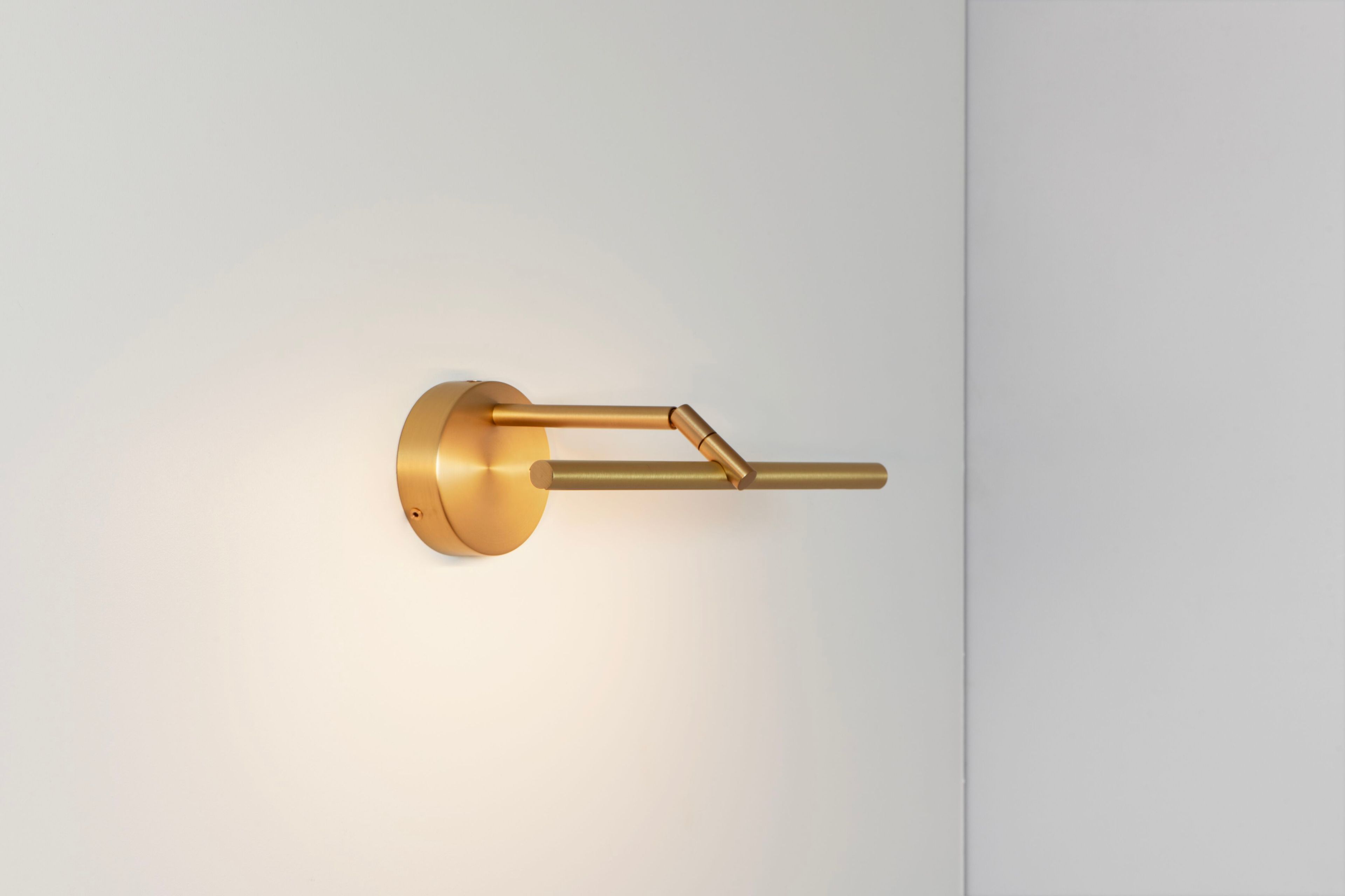 Латунный светодиодный настенный светильник для картин CVL Luminaires Airy ARCH-00003742 - Вид №3
