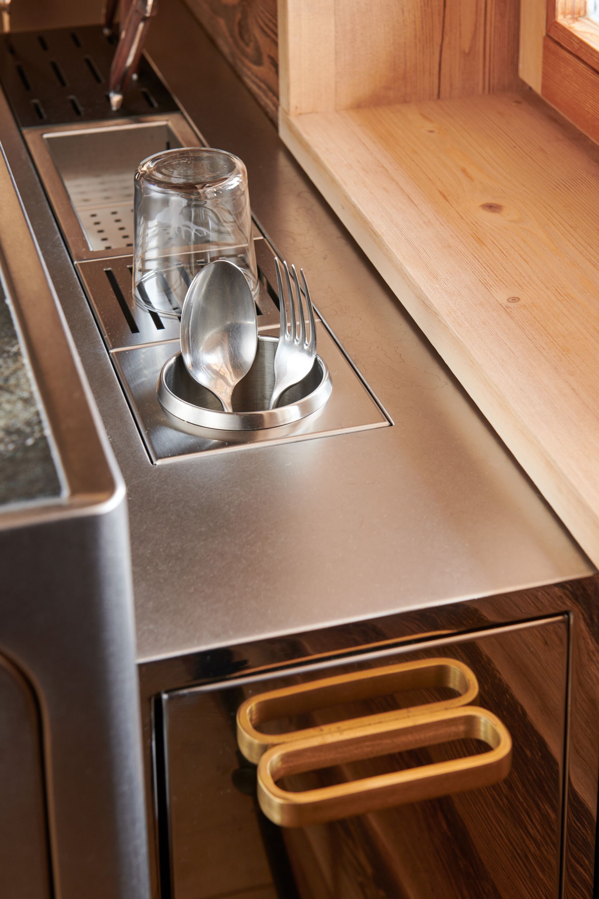 Кухня из нержавеющей стали с полуостровом на заказ ABIMIS ARCH-00070563 - Вид №6