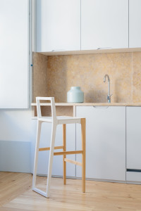 Высокий барный стул из фанеры